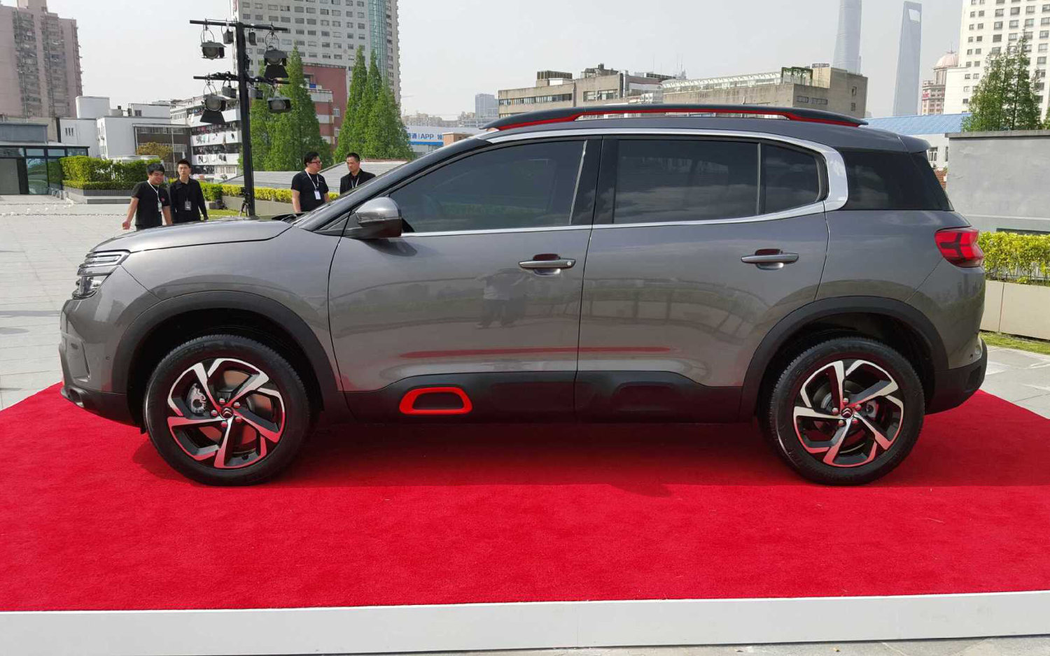Comparison PEUGEOT 4008 2017 vs Citroen C5 Aircross
